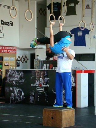 Front lever to ring muscle up