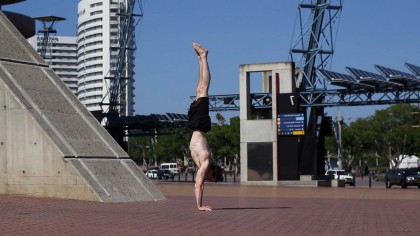 handstand-hold