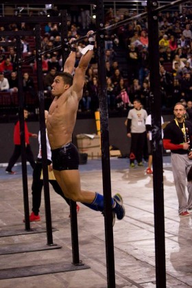 strict toes to bar